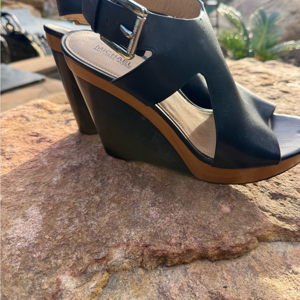 Michael KORS black leather and wood wedge heels ow my ! 🥰 size 8.5 - Picture 7 of 9